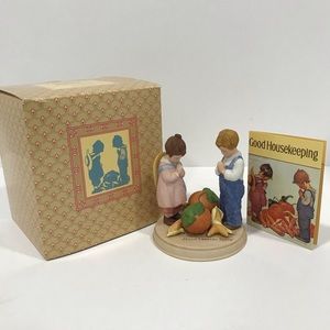 1986 Vintage Avon Jessie Wilcox Smith Thanksgiving “Giving Thanks” Figurine Box